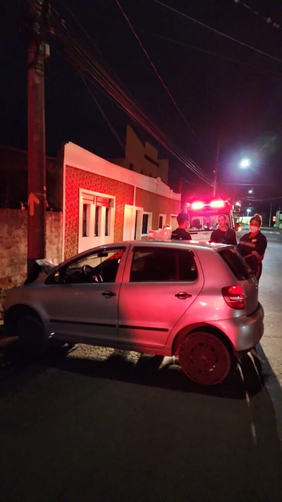 Motorista que colidiu contra viatura da polícia durante racha é